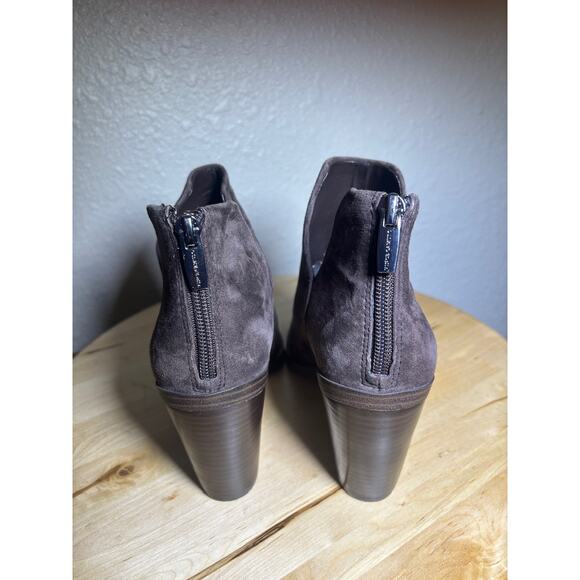 Vince Camuto Dark Brown Suede Leather Gigietta Ankle Booties NWOT size 7.5 - Picture 8 of 9